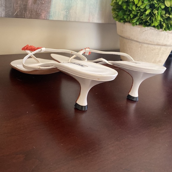 MANOLO BLAHNIK THONG SANDALS 2 INCH KITTEN HEEL EMBELLISHED WITH CORAL BEADS - Picture 11 of 17